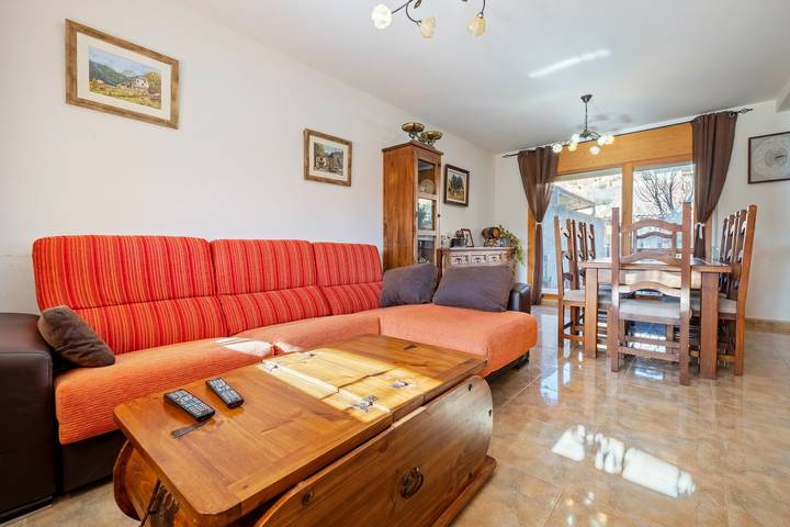 Chalet para 12 personas, con Balcón además de Jacuzzi y Jardín en Aragón - 4