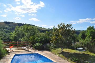 Gîte pour 4 personnes, avec terrasse et piscine, animaux acceptés à Trébas