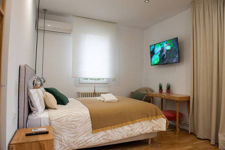 Cama y desayuno para 2 personas, con Terraza y Jardín en Lleida