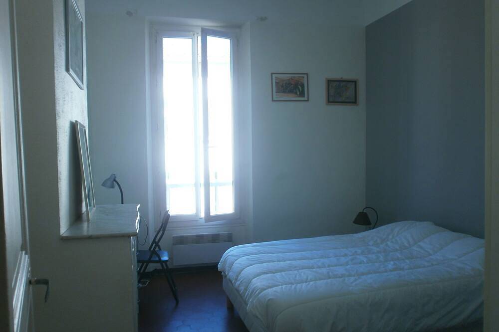 Appartement entier, Appart T2 typique Toulon À 50 M Des Plages Du Mourillon in Toulon, Région de Toulon