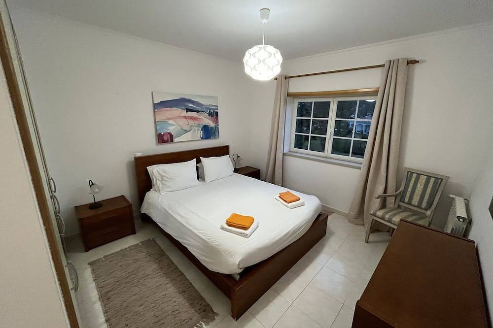 Ganze Wohnung, 3-Bett-Wohnung in der Nähe Golf, Tennis und Strand, Schwimmbad -5 Sterne-Resort in Amoreira, Leiria District
