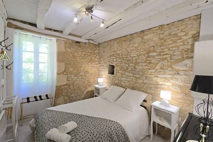 Gîte pour 6 personnes, avec piscine et jardin à Berbiguières - 3