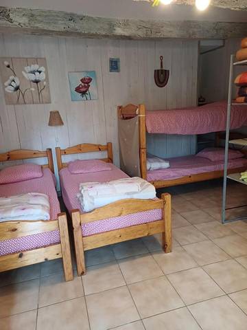 Chambre d’hôte pour 4 personnes, avec vue ainsi que jardin et terrasse, animaux acceptés à Ongles