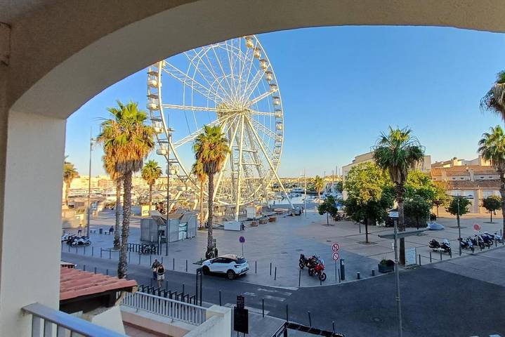 Appartement de vacances pour 8 personnes, avec Terrasse ainsi que Piscine et Vue
