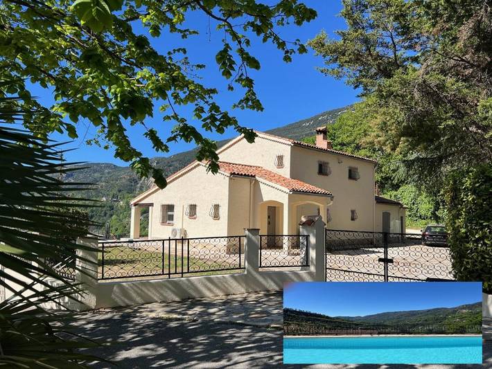 Villa pour 8 personnes, avec piscine ainsi que jardin et vue
