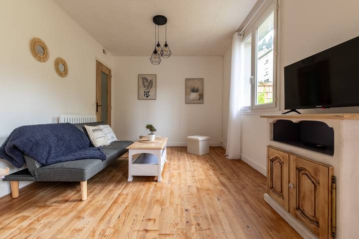Location de vacances pour 6 personnes, avec Jardin à Le Cheylard