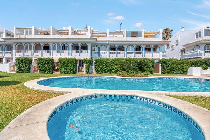 Apartamento para 4 personas, con piscina para niños y jardín en Almadraba