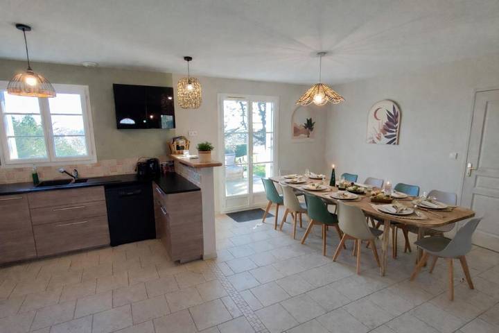 Location de vacances pour 9 personnes, avec Terrasse ainsi que Jardin et Vue à La Croix-en-Touraine