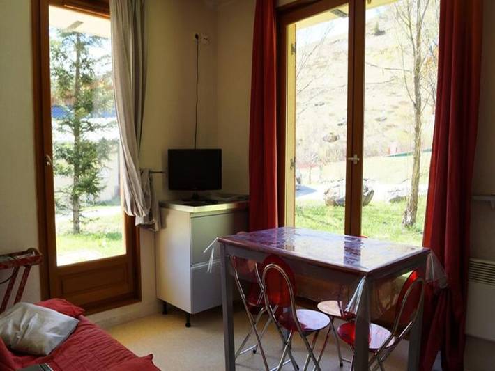 Gîte pour 4 personnes, avec piscine, adapté aux familles dans Col De La Croix De Fer - 2