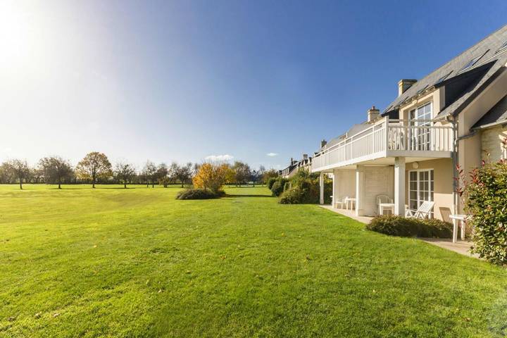 Location de vacances pour 5 personnes, avec sauna ainsi que terrasse et piscine, animaux acceptés à Port-en-Bessin-Huppain - 4