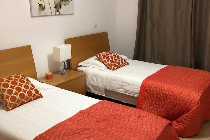 Ganze Wohnung, 3 Schlafzimmer 2 Badezimmer Luxus-Wohnung mit Pool / Jacuzzi 8 Minuten zum Strand in Santa Maria, São Gonçalo de Lagos