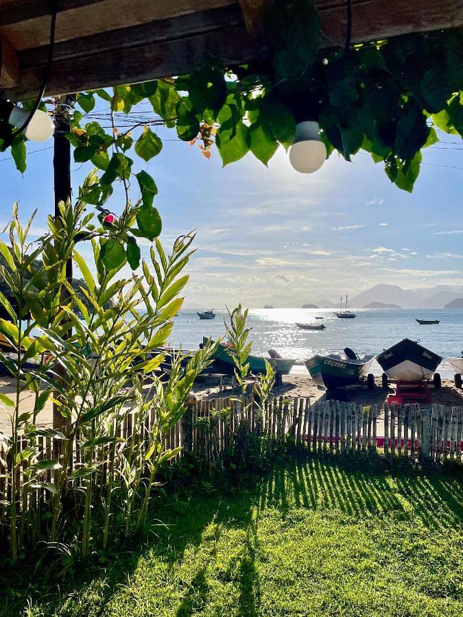 Casas e apartamentos de temporada para 3 pessoas, com balcão e jardim e ainda vista em Picinguaba