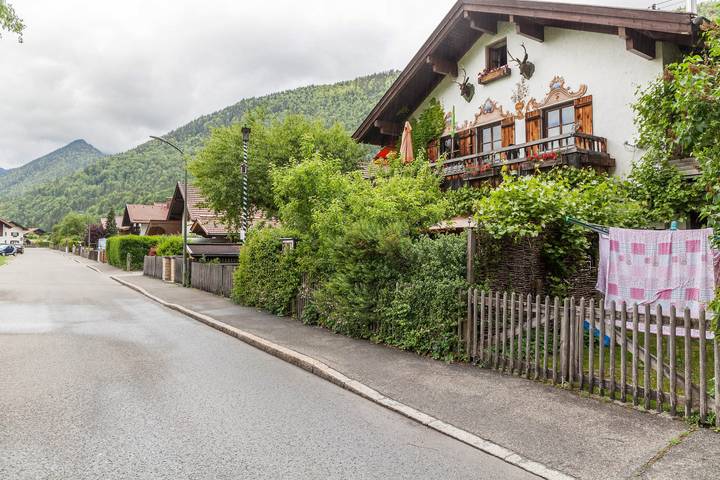 Ganze Wohnung, Ferienwohnung 'Landhaus Lucia' mit Bergblick, privater Terrasse und Wlan in Oberau, Bayerische Alpen