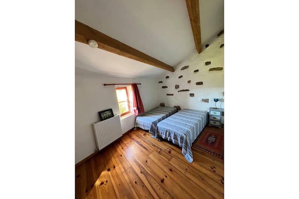 Gite Biche, Maison Dans la Nature Avec Cheminée in Avène, Lodève region
