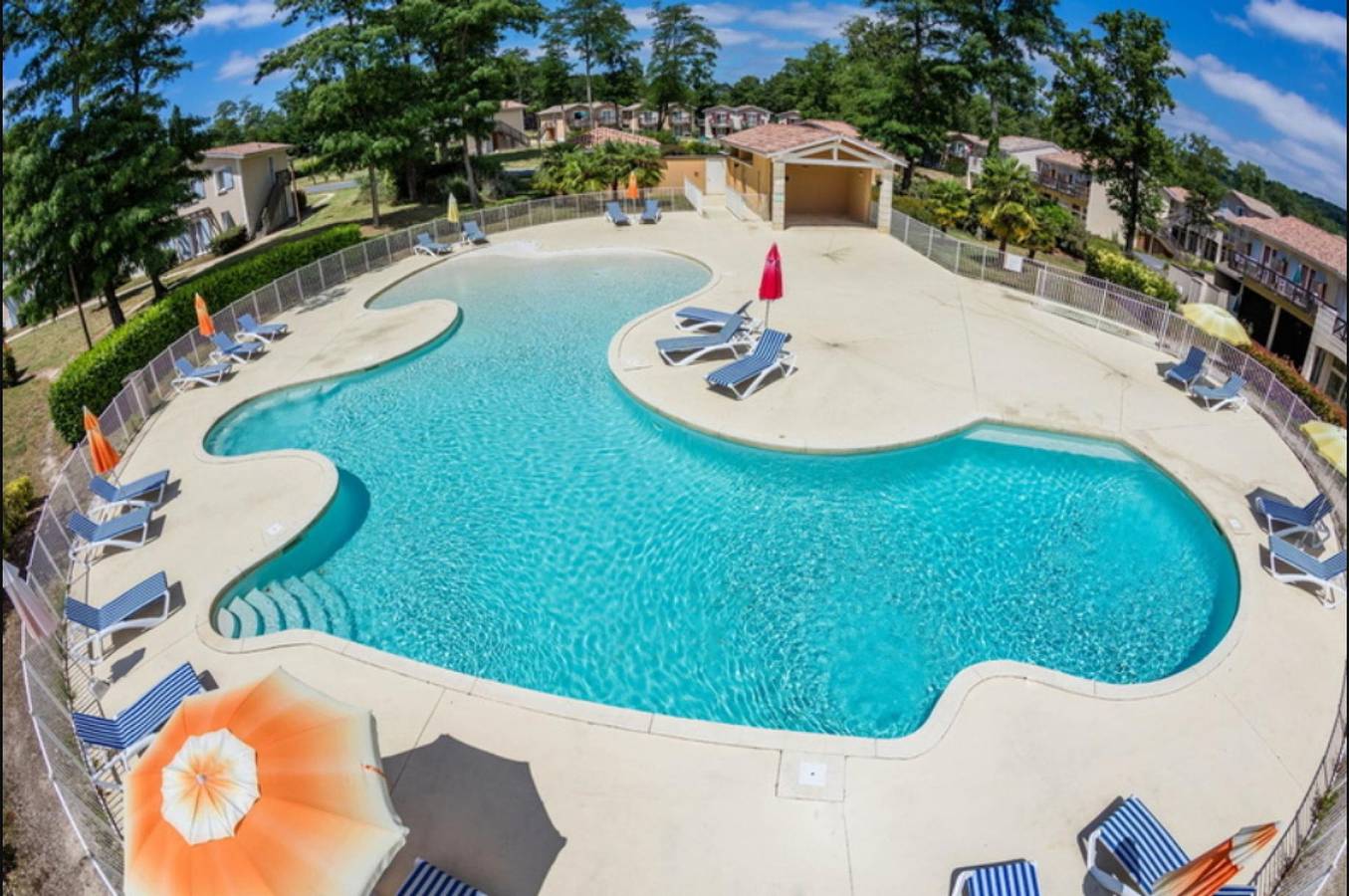 Entire apartment, Le Domaine du Golf d'Albret-Twobedroom Apartment in Barbaste, Nérac region