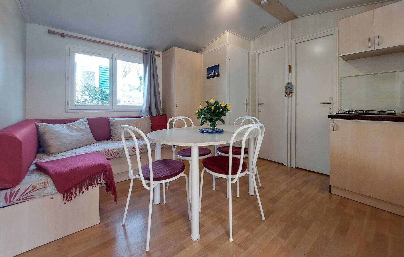 Acogedora casa móvil con piscina, jardín y WiFi, a 2,5 km de Plage de Beaumer in Carnac, Côte des Mégalithes