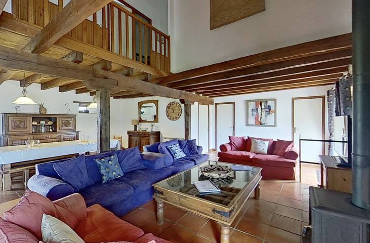 Gîte pour 11 personnes, avec jardin ainsi que terrasse et piscine