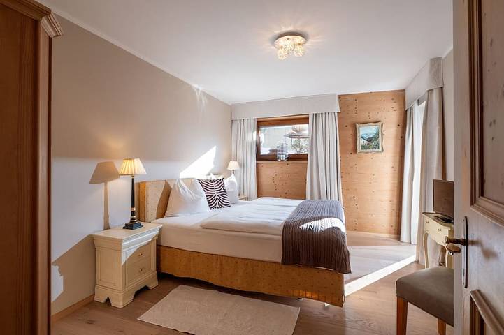 Ganze Wohnung, Wohnung komplett renoviert und neu eingerichtet!
Herrlicher Seeblick in Maurach, Eben am Achensee