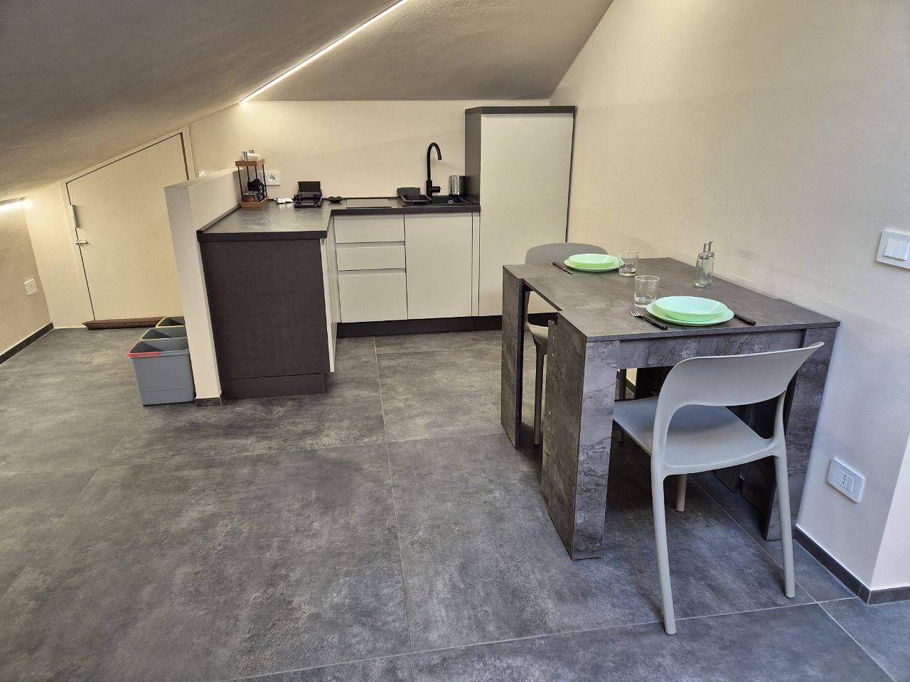 Appartamento intero, Moderna Mansarda con parcheggio gratuito in Diano d'Alba, Langhe