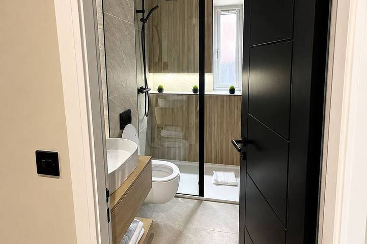 Appartement entier, Nr Airport, Sleeps 6, 5 Beds, Private Parking in Stockport, Grand Manchester