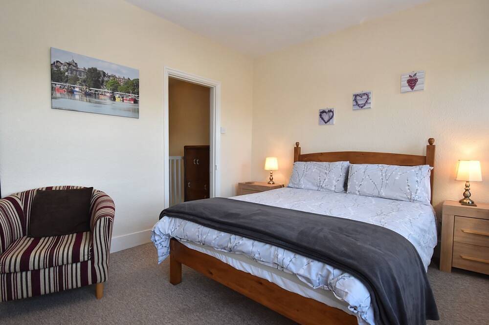 Tilling View sleeps 4 & parking for 2 cars within minutes of the centre of Rye in Rye, East Sussex