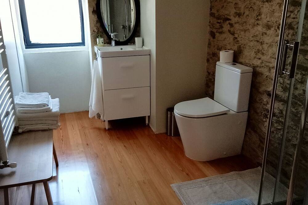 Casa do Faval. Quinta com Piscina à Beira-rio in Paredes, Distrito de Porto