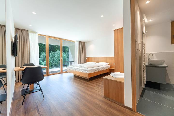 Ferienwohnung für 2 Personen, mit Balkon und Terrasse sowie Garten