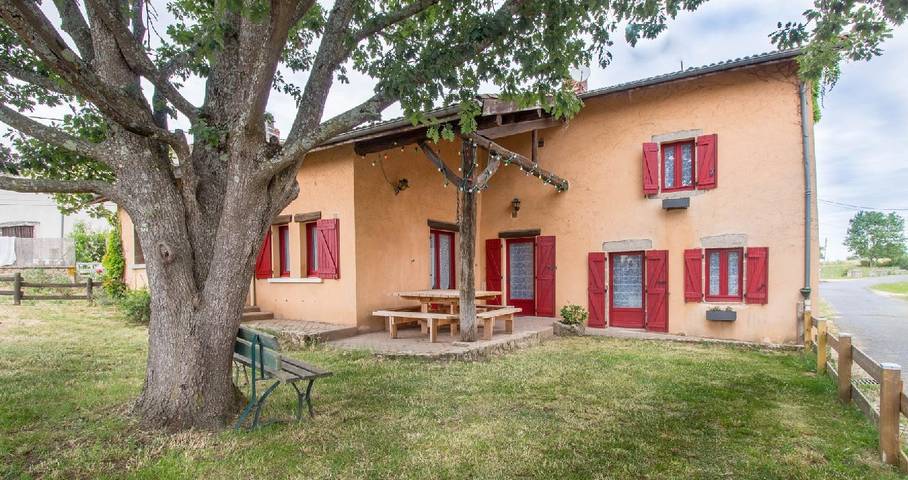 Gîte pour 10 personnes, avec jardin et terrasse à Courpière - 3