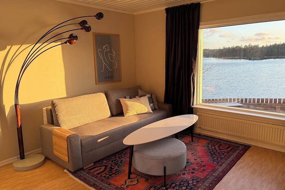Das schwedische Seehaus mit Gästehaus, privatem Steg und Ruderboot in Lilla Edet, Vänern