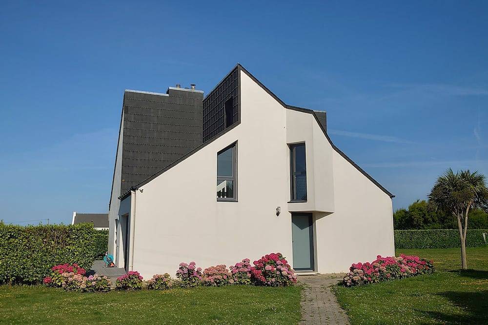 Belle maison de bord de mer dans un environnement protégé in Santec, Ceinture Dorée