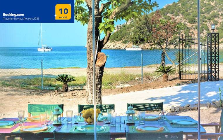 Location de vacances pour 7 personnes, avec Terrasse ainsi que Jardin et Vue dans Poros