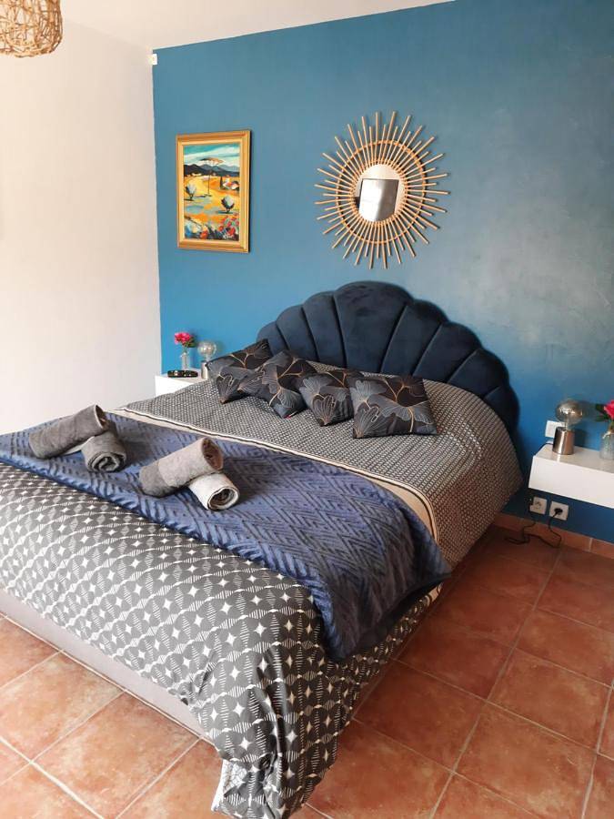 Appartement entier, One-Bedroom Apartment in Le Cannet-des-Maures, Région de Draguignan