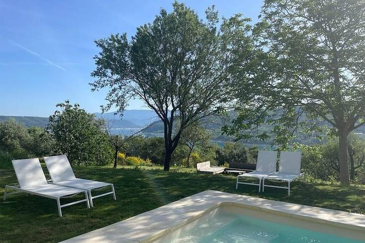 Ferienhaus für 12 Personen, mit Balkon und Terrasse sowie Garten in Bauduen