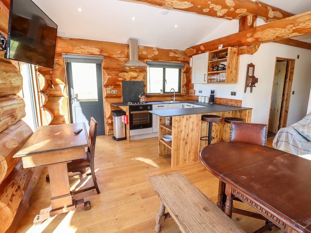 Cedar Cabin in Clifton upon Teme, Worcestershire