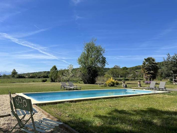 Location de vacances pour 9 personnes, avec piscine ainsi que jardin et vue, animaux acceptés dans Lustar