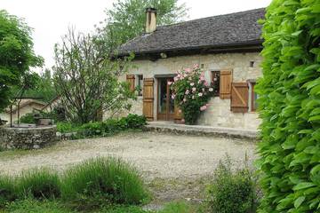 Gîte pour 7 personnes, avec sauna ainsi que jacuzzi et jardin à Issigeac