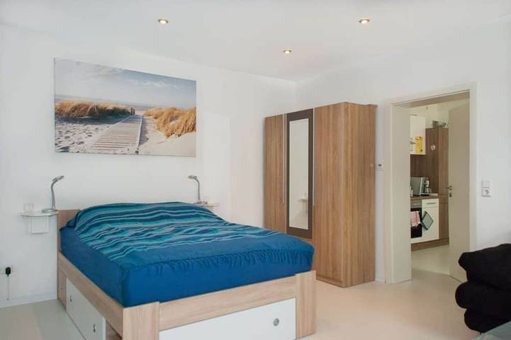 Appartement entier, “Neptune” Apartment – private terrace, gym & parking in Leverkusen, Bergisches Land