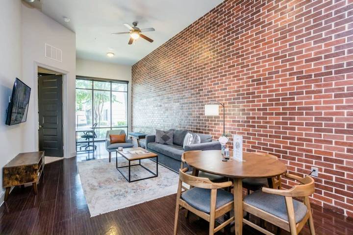Vacation rental for 2 people, with pool, kid friendly in Houston