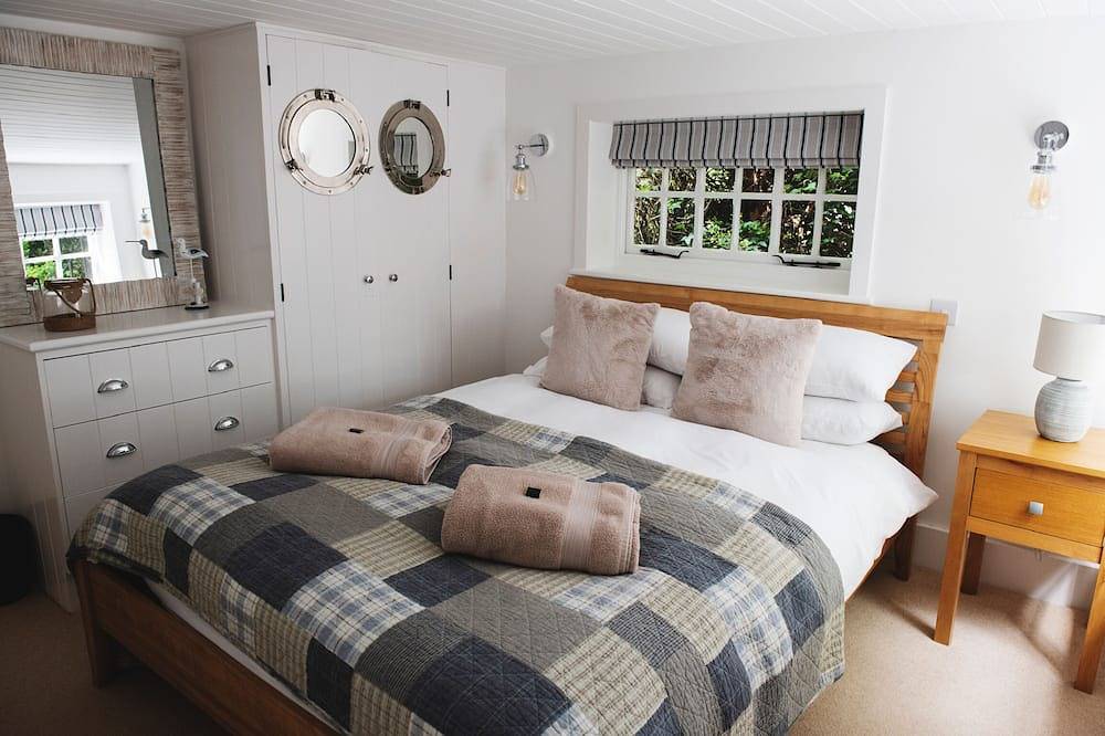 Beautiful Town Centre  Riverside  Cottage in Christchurch, Dorset