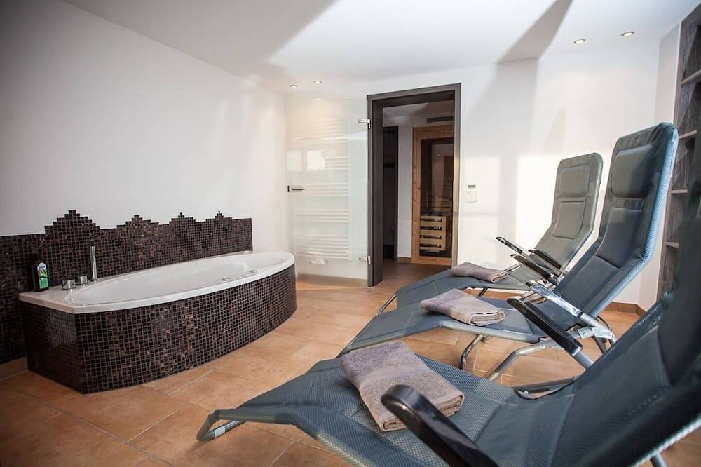 Weinberghaus Prossen, Exclusives Haus mit Aussicht, Kamin, Whirlpool und Sauna in Porschdorf, Bad Schandau