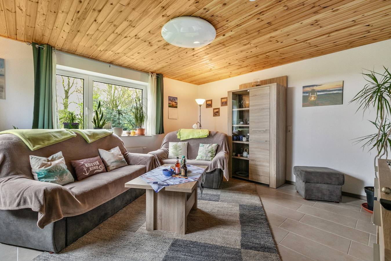 Ganze Wohnung, Ferienwohnung " Ostwind " im Reetdachhaus mit Garten und Wlan in Wesselburener Deichhausen, Nordseeküste