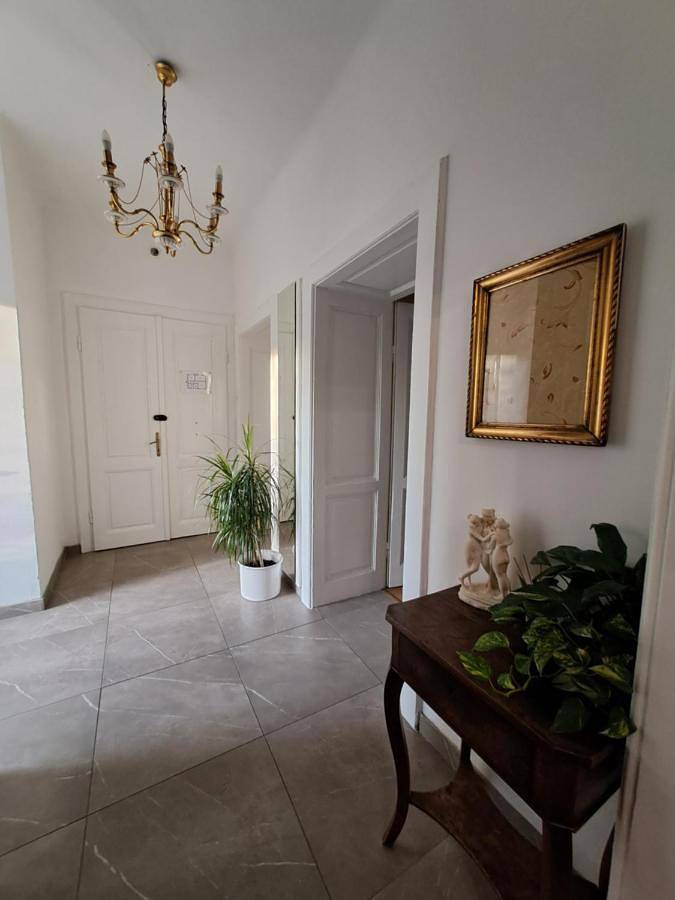 Ferienwohnung für 8 Personen, mit Balkon und Terrasse sowie Garten und Ausblick