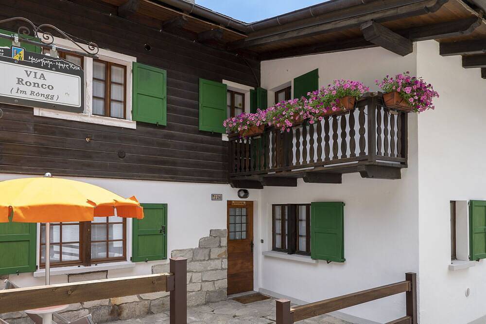 Ganze Wohnung, Herrliche Wohnung für 6 Personen mit Tv, Balkon, Haustiere erlaubt und Panoramablick in Isella (Macugnaga), Macugnaga