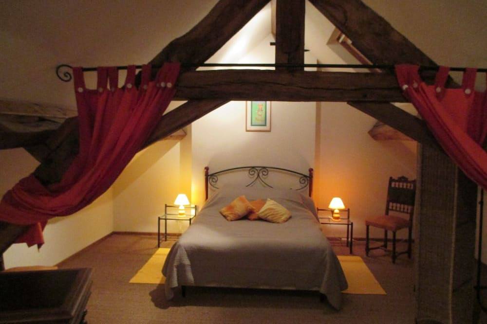 Holiday Home in Isenay near Lake and Forest in Isenay, Nièvre