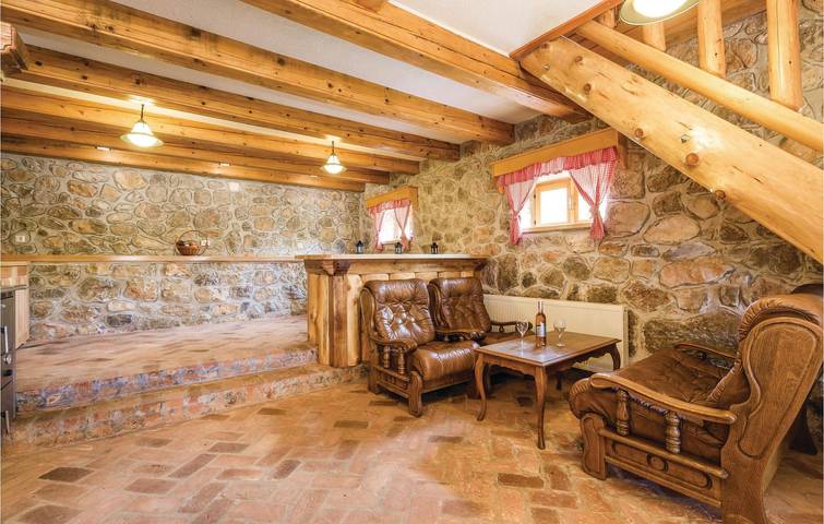Geräumige 140 m² große Wohnung mit Pool, Terrasse und WLAN – der perfekte Rückzugsort! in Lika-Senj