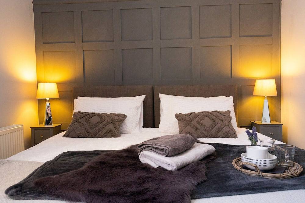 Marden Mews, pet friendly, character holiday cottage in Whitley Bay in Tynemouth, North Tyneside