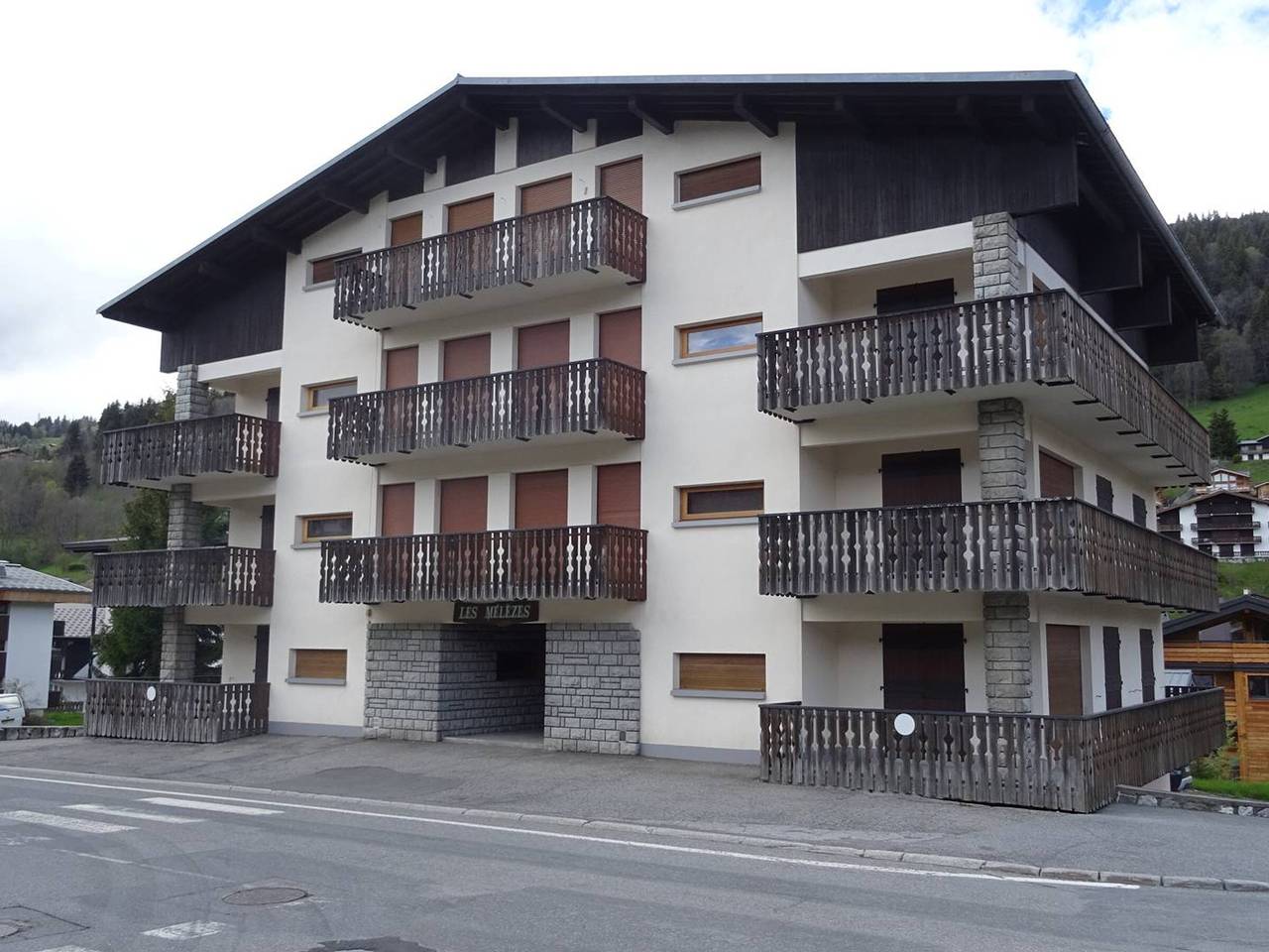 Entire apartment, Modern 2-Bed Ski Apartment, Central Location, Wifi, Garage, Sleeps 6 in Les Gets, Les Portes du Soleil