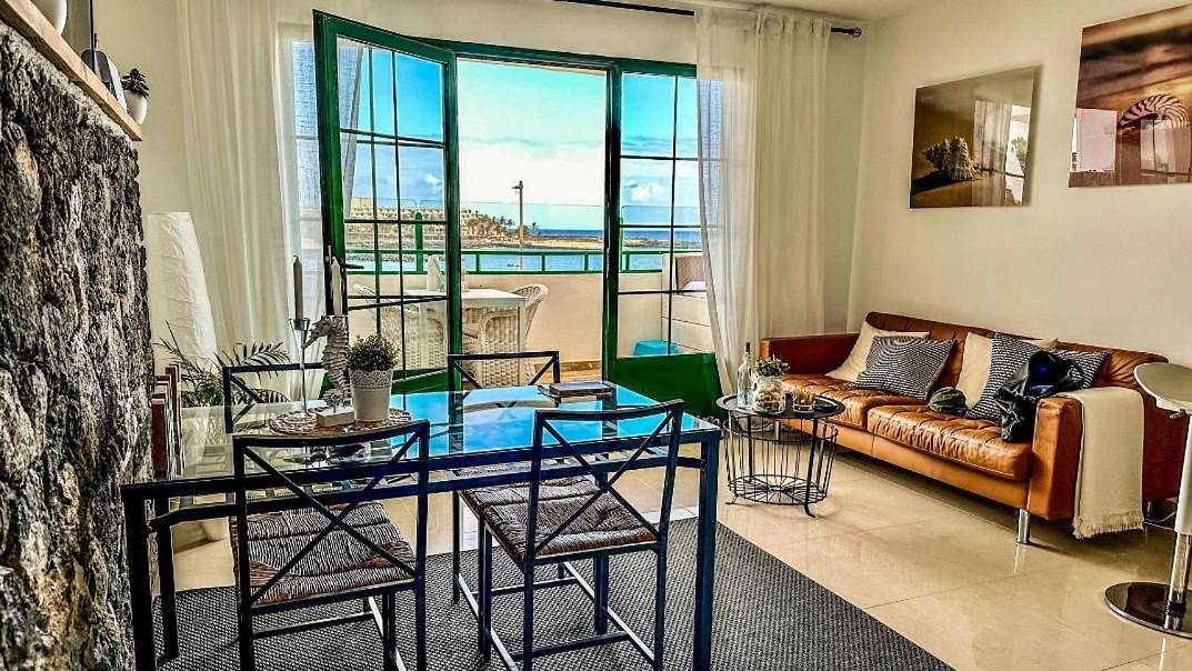 Entire apartment, Beach House in Playa Bastián, Teguise