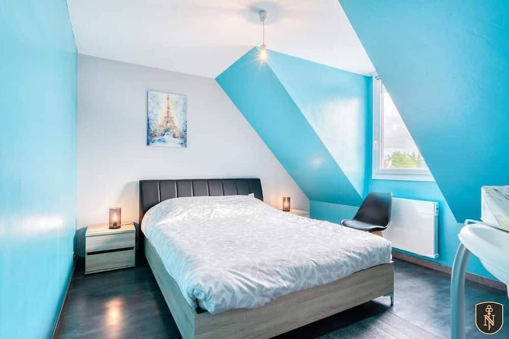 Maison avec piscine couverte chauffée à 28° du 8 avril au 31 octobre in Ranville, Région de Caen