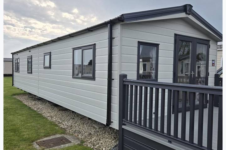 Cottage for 6 people, with terrace and pool as well as hot tub in North Yorkshire